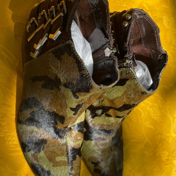 Boot - Picture 4 of 4